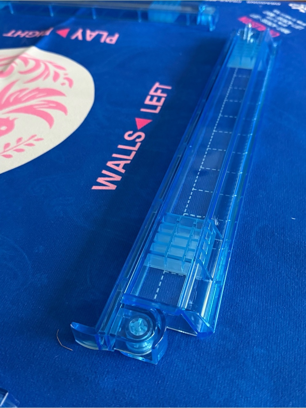 Mahjong Blue Mat with Acrylic Racks/Pushers - Picture 4 of 9